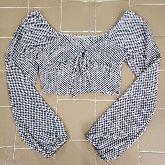 Gingham crop top with long sleeves. Size M. - Picture 1 of 7